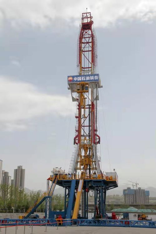 國內首臺 一鍵式 人機交互7000米自動化鉆機研制成功