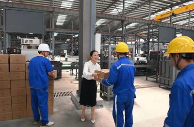 萬玲玲、張遠重帶隊為一線職工(工人)“送清涼”